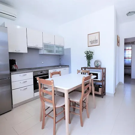 Apartman On Iovo With Large Balcony