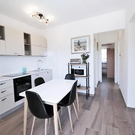 Apartman On Iovo With Large Balcony *