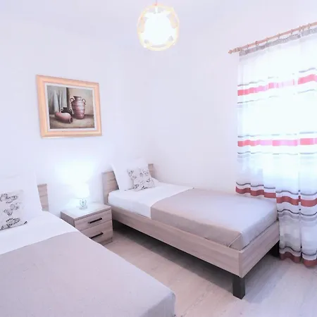 On Iovo With Large Balcony Apartman Trogir