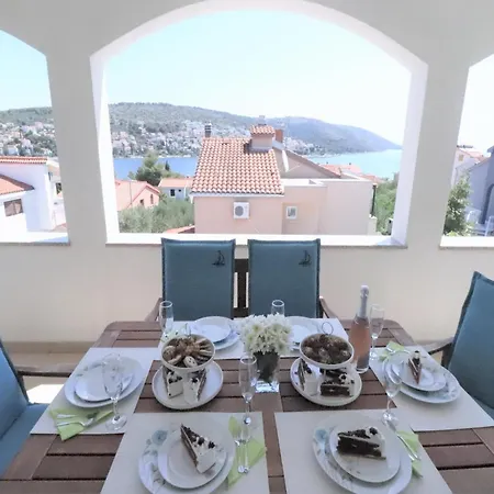 On Iovo With Large Balcony Trogir
