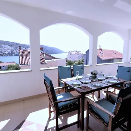 On Iovo With Large Balcony Apartman Trogir